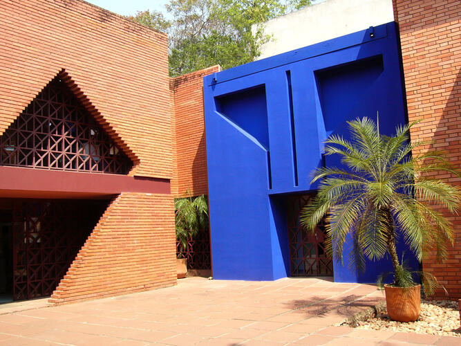 Centro de Artes Visuales / Museo del Barro
